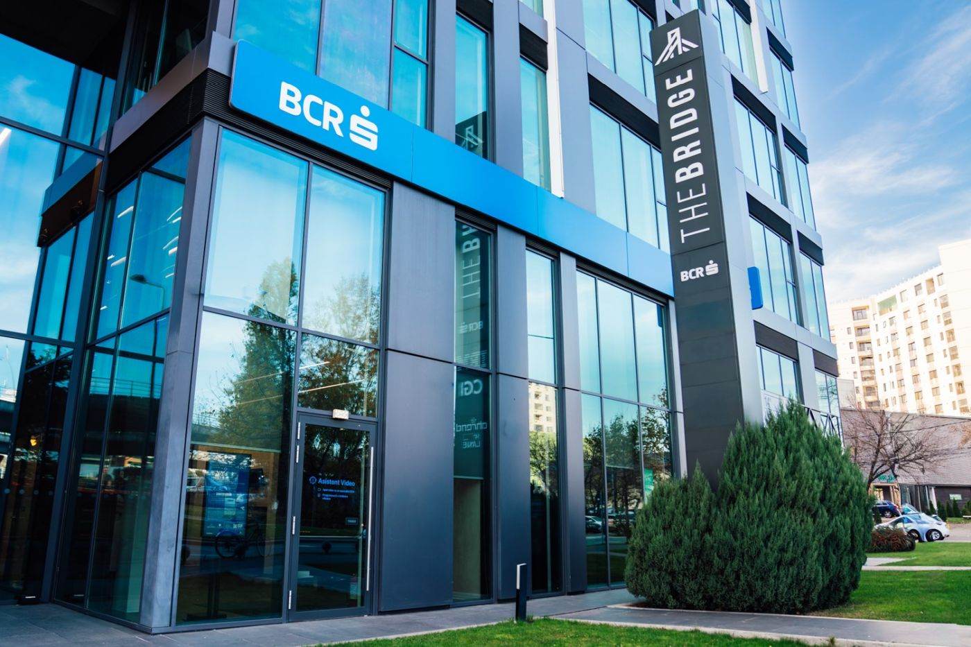 BCR pregăteşte elevii şi tinerii să-şi dezvolte competenţele evaluate în cadrul PISA, prin programele LifeLab şi ZBOR